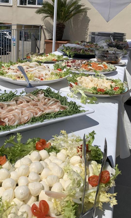 Hotel Mercurio Sul Mare - Fish Restaurant And Private Beach Капо Ватикано Екстериор снимка