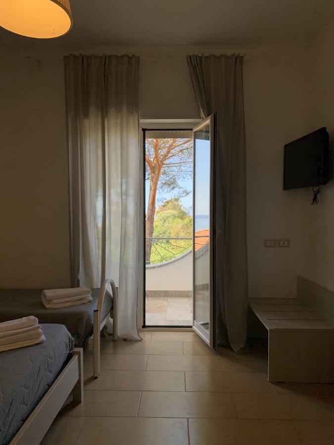 Hotel Mercurio Sul Mare - Fish Restaurant And Private Beach Капо Ватикано Екстериор снимка