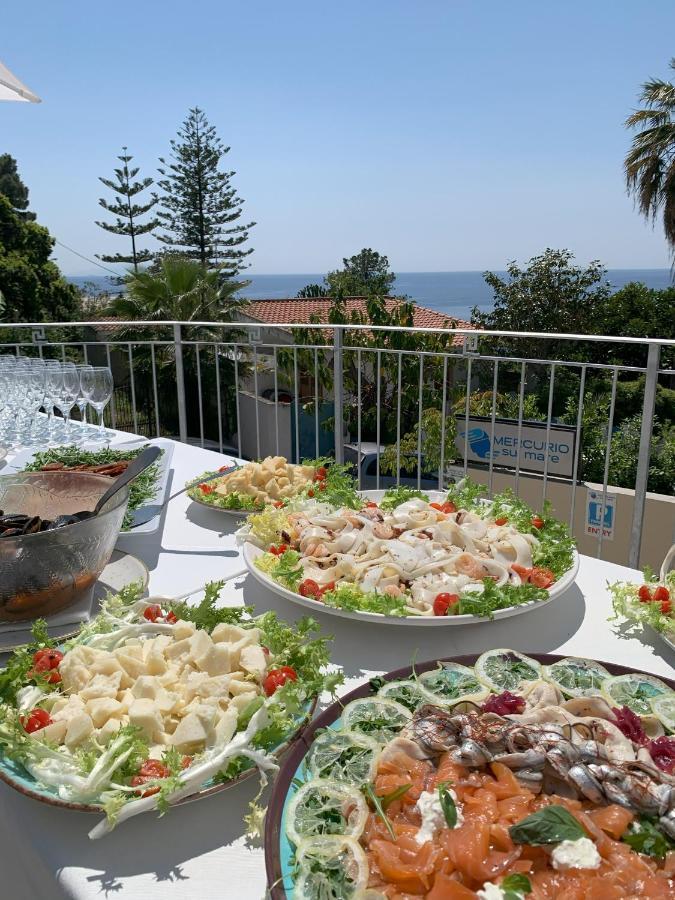 Hotel Mercurio Sul Mare - Fish Restaurant And Private Beach Капо Ватикано Екстериор снимка