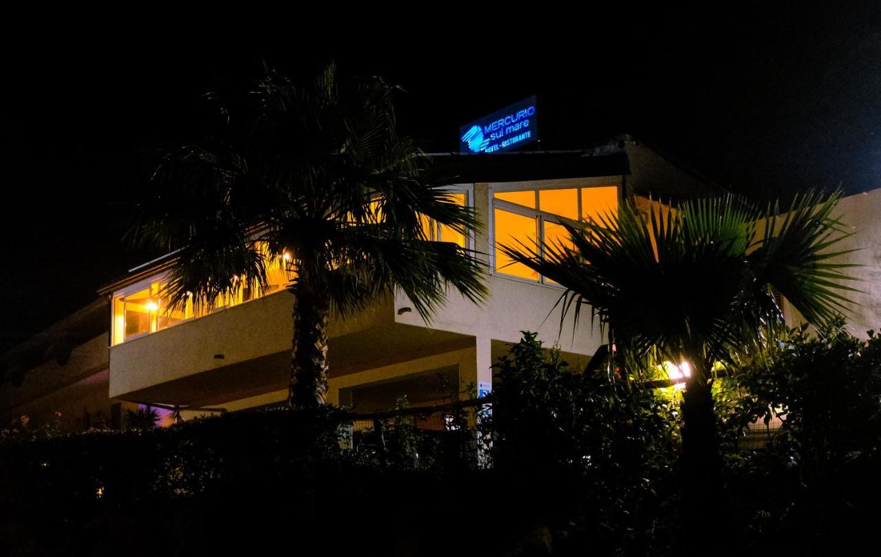 Hotel Mercurio Sul Mare - Fish Restaurant And Private Beach Капо Ватикано Екстериор снимка