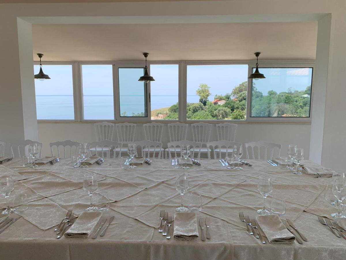 Hotel Mercurio Sul Mare - Fish Restaurant And Private Beach Капо Ватикано Екстериор снимка