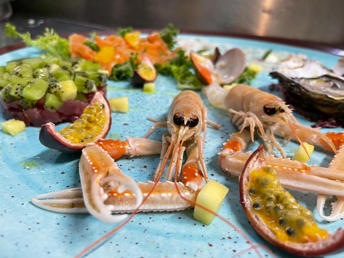 Hotel Mercurio Sul Mare - Fish Restaurant And Private Beach Капо Ватикано Екстериор снимка