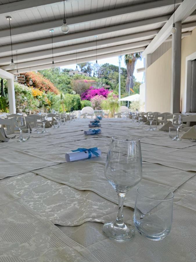 Hotel Mercurio Sul Mare - Fish Restaurant And Private Beach Капо Ватикано Екстериор снимка
